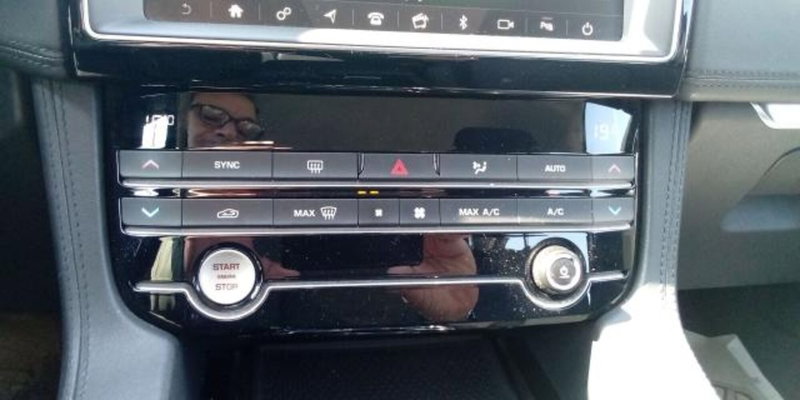 Jaguar F-Pace usata a Udine (8)