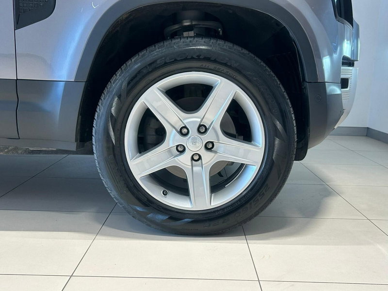 Land Rover Defender usata a Napoli (9)