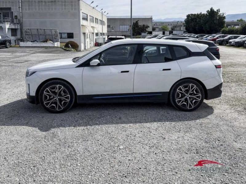 BMW iX usata a Perugia (3)