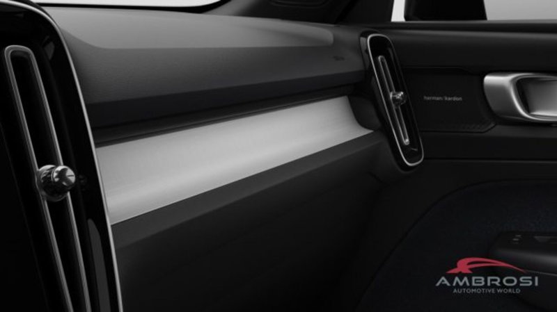 Volvo XC40 nuova a Perugia (14)