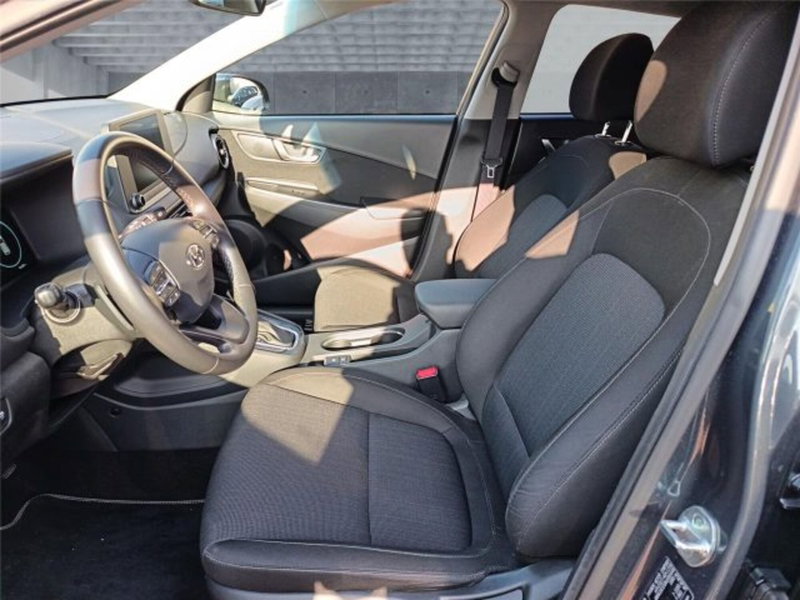 Hyundai Kona usata a Bari (11)