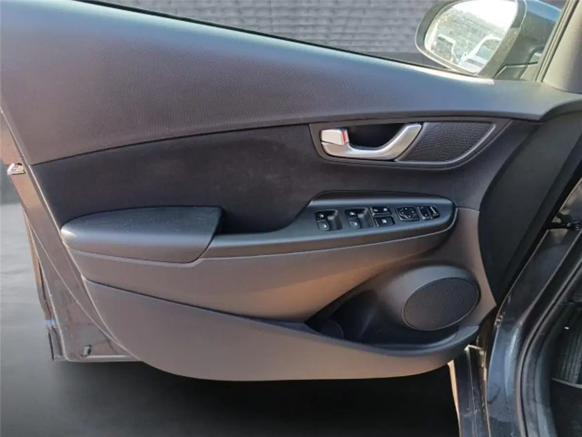 Hyundai Kona usata a Bari (9)