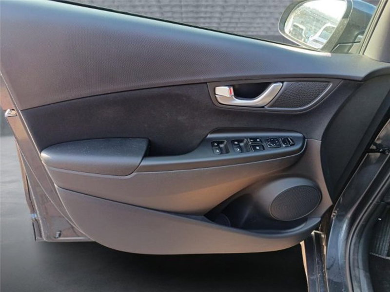 Hyundai Kona usata a Bari (9)