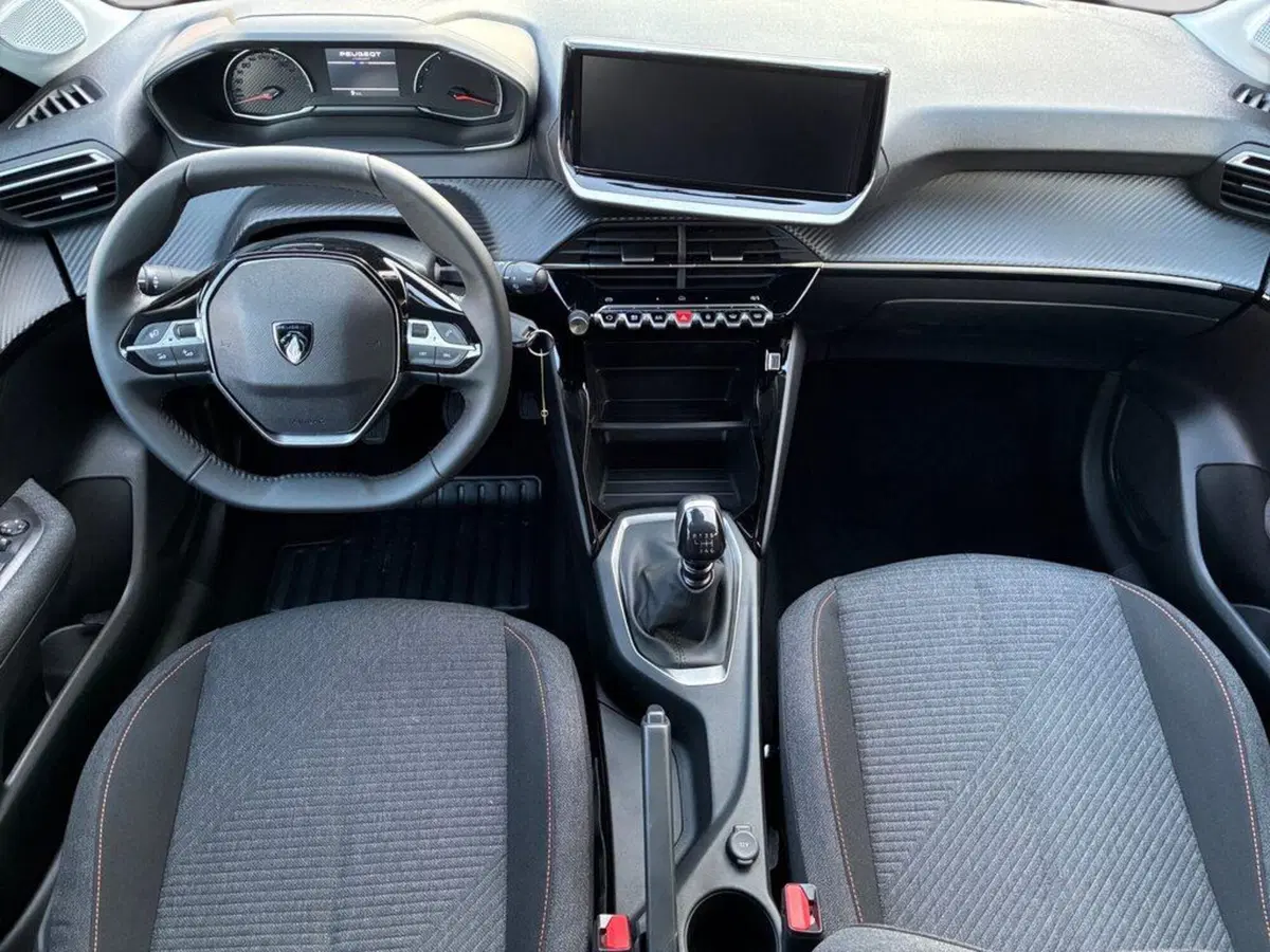 Peugeot 208 nuova a Torino (6)