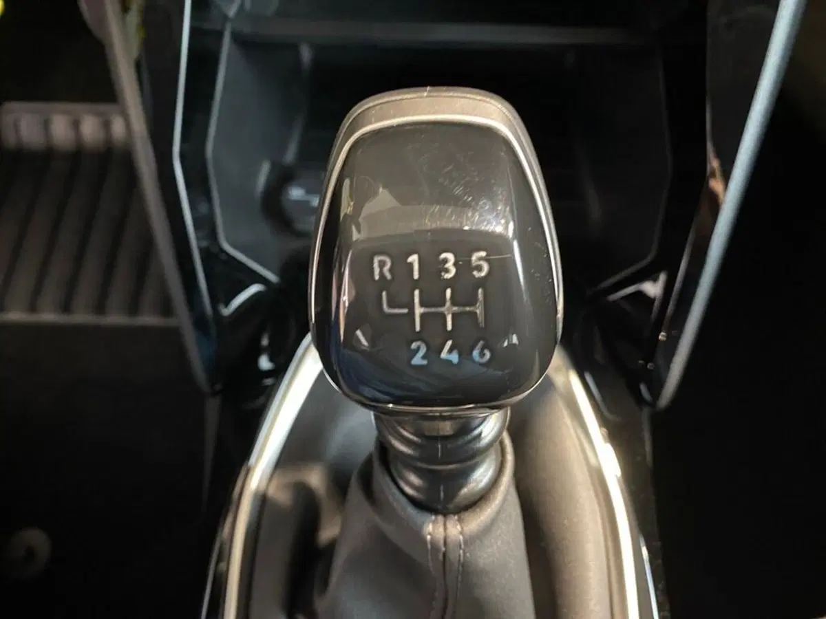 Peugeot 208 nuova a Torino (12)