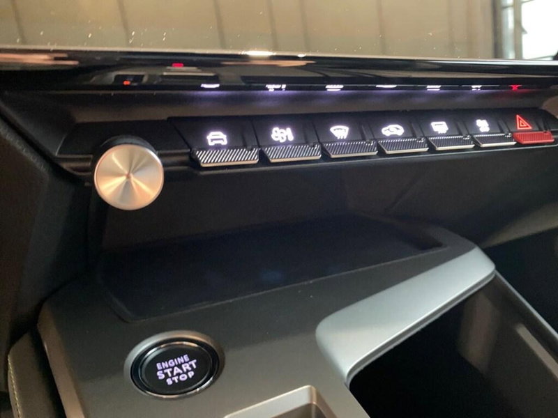 Peugeot 408 nuova a Torino (11)