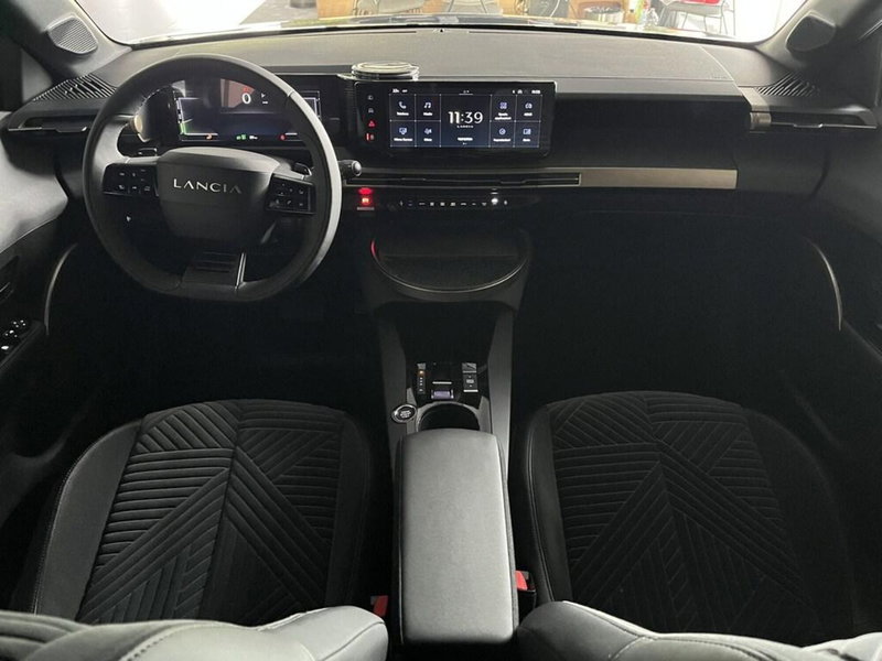 Lancia Ypsilon nuova a Sondrio (11)