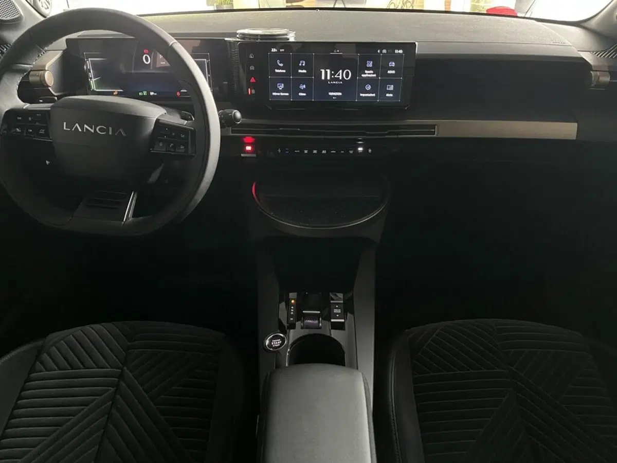 Lancia Ypsilon nuova a Sondrio (13)