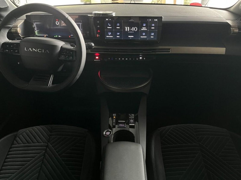 Lancia Ypsilon nuova a Sondrio (13)