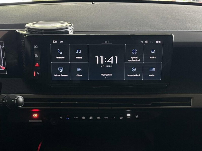 Lancia Ypsilon nuova a Sondrio (15)