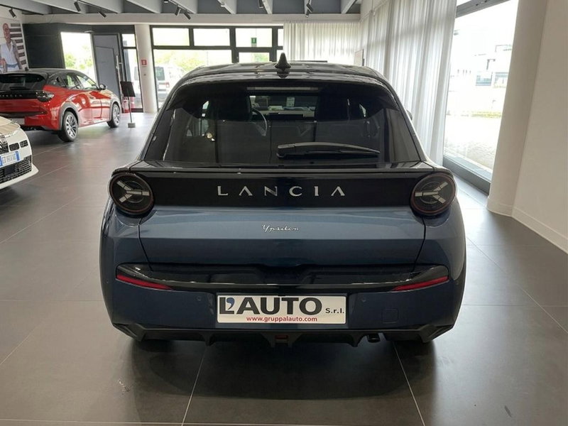 Lancia Ypsilon nuova a Sondrio (3)