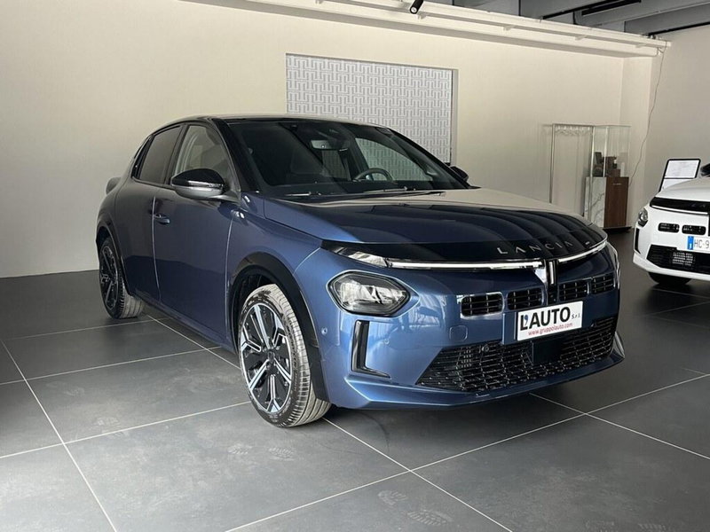 Lancia Ypsilon nuova a Sondrio (6)