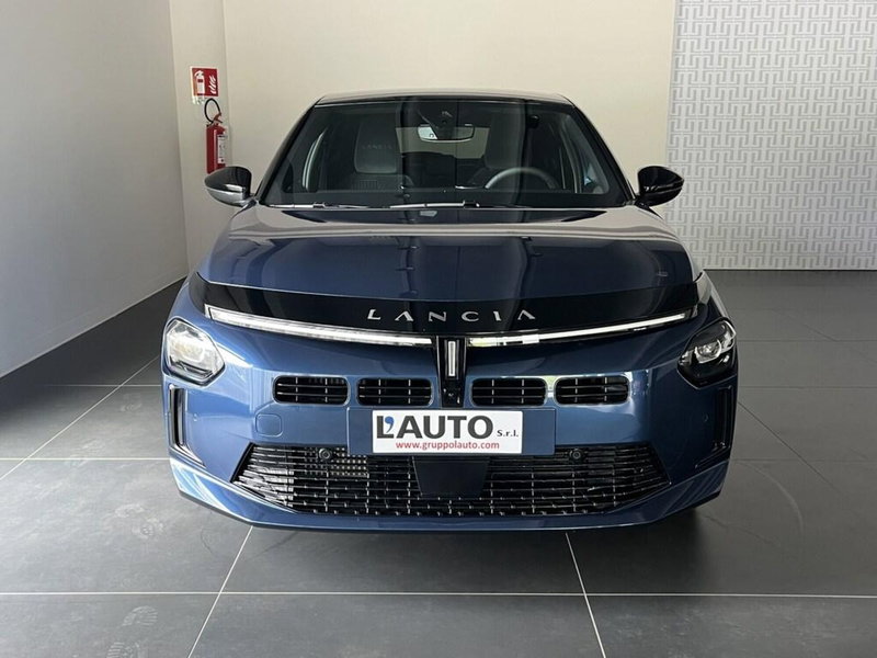 Lancia Ypsilon nuova a Sondrio (7)