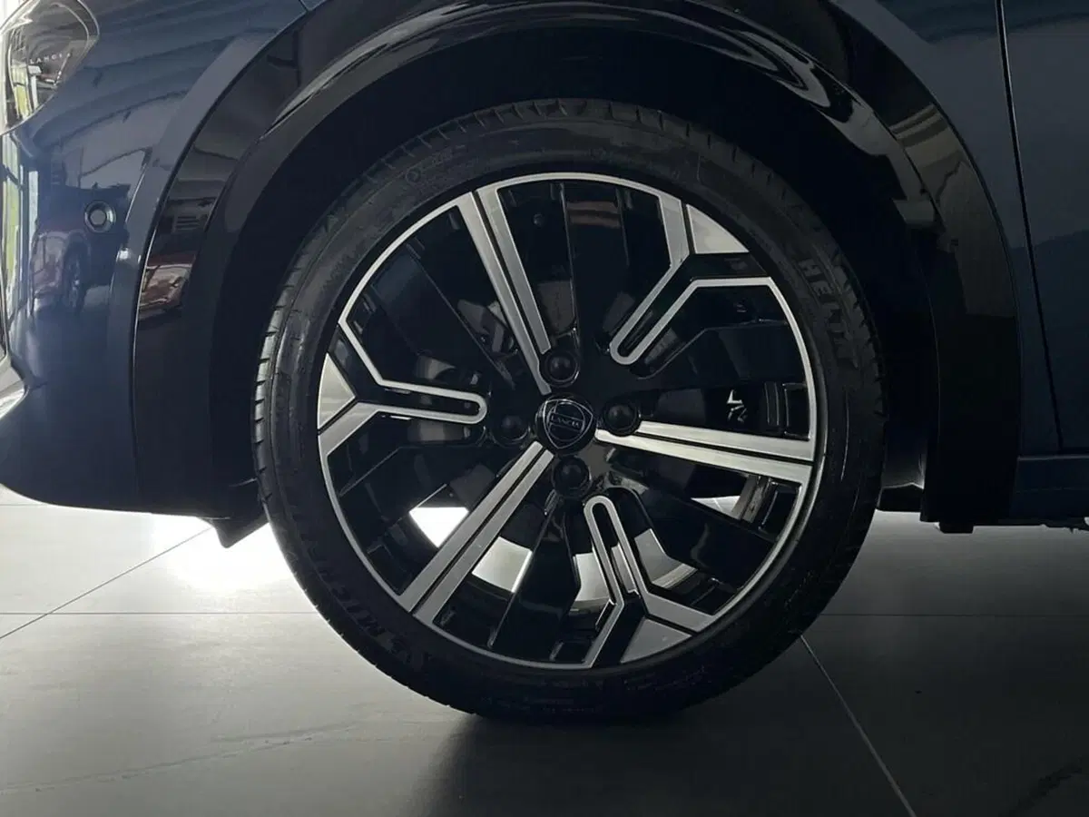 Lancia Ypsilon nuova a Sondrio (8)
