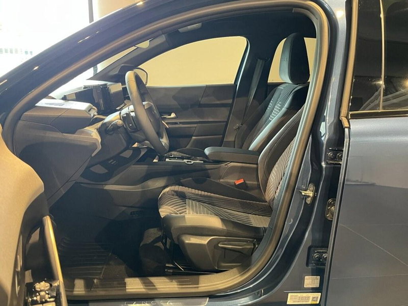 Lancia Ypsilon nuova a Sondrio (9)