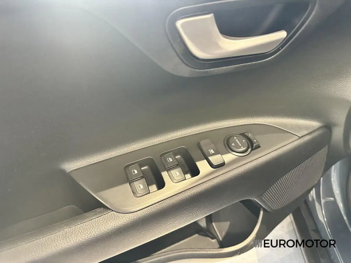Kia Stonic usata a Bari (15)
