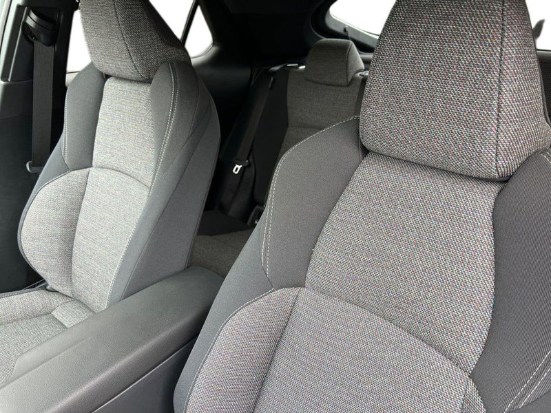 Toyota Toyota C-HR nuova a Lecco (10)