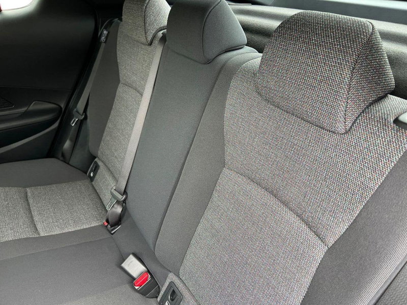 Toyota Toyota C-HR nuova a Lecco (11)