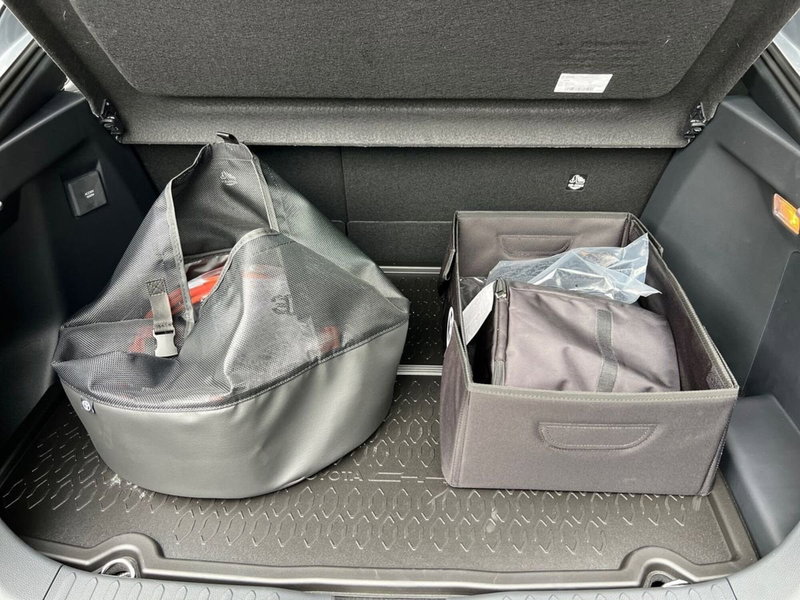 Toyota Toyota C-HR nuova a Lecco (12)