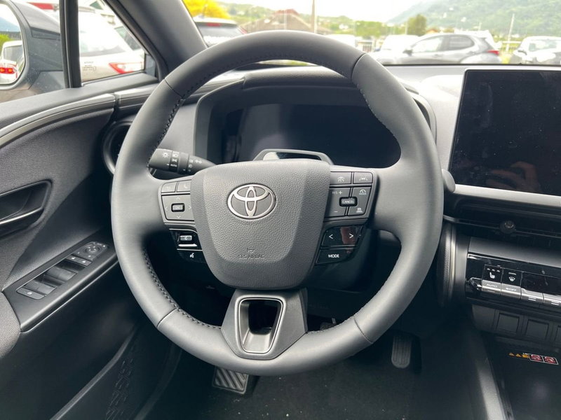 Toyota Toyota C-HR nuova a Lecco (15)
