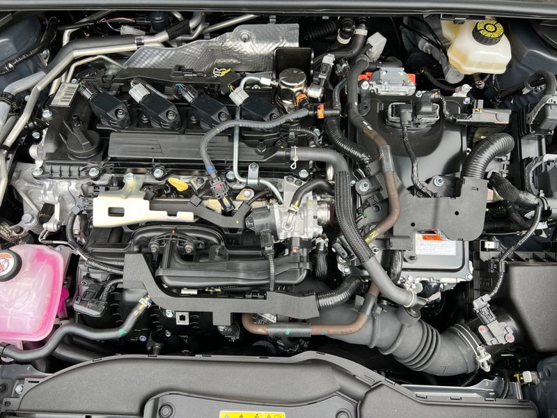 Toyota Toyota C-HR nuova a Lecco (17)