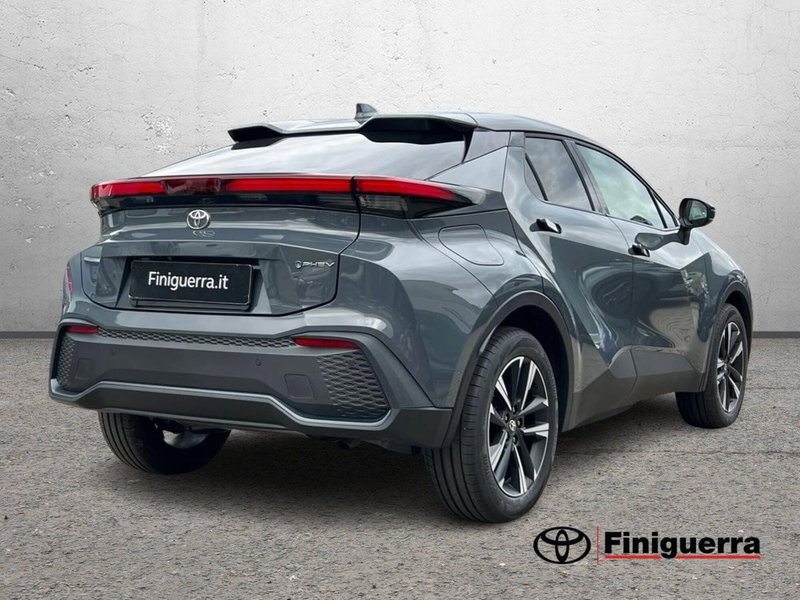Toyota Toyota C-HR nuova a Lecco (4)