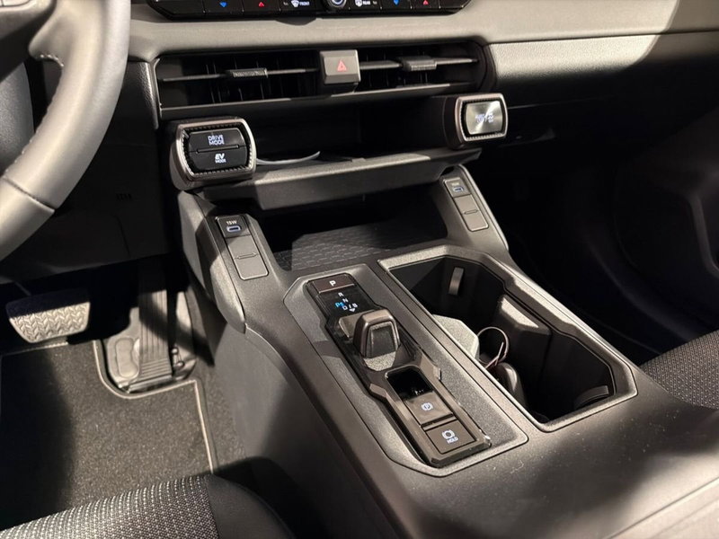 Toyota Rav4 nuova a Lecco (14)