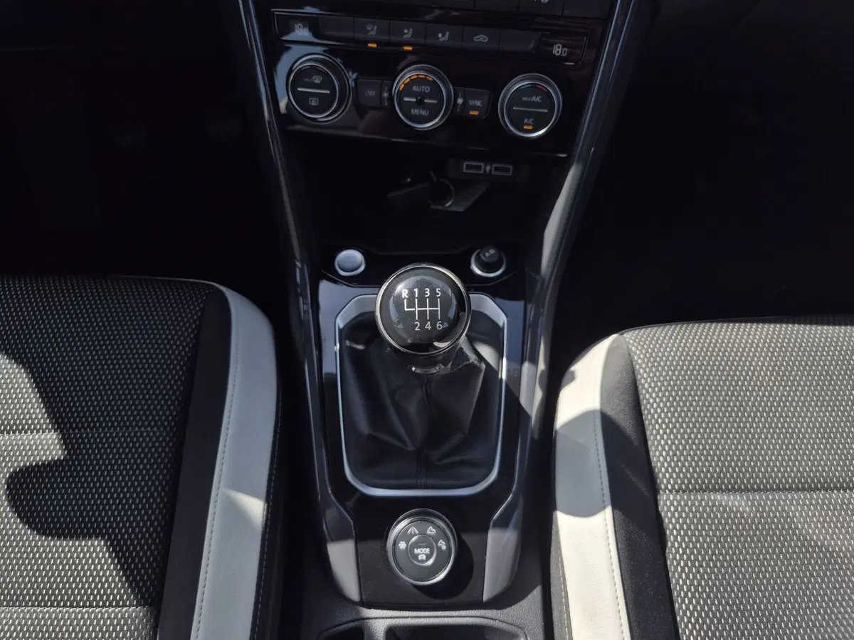 Volkswagen T-Roc usata  (10)