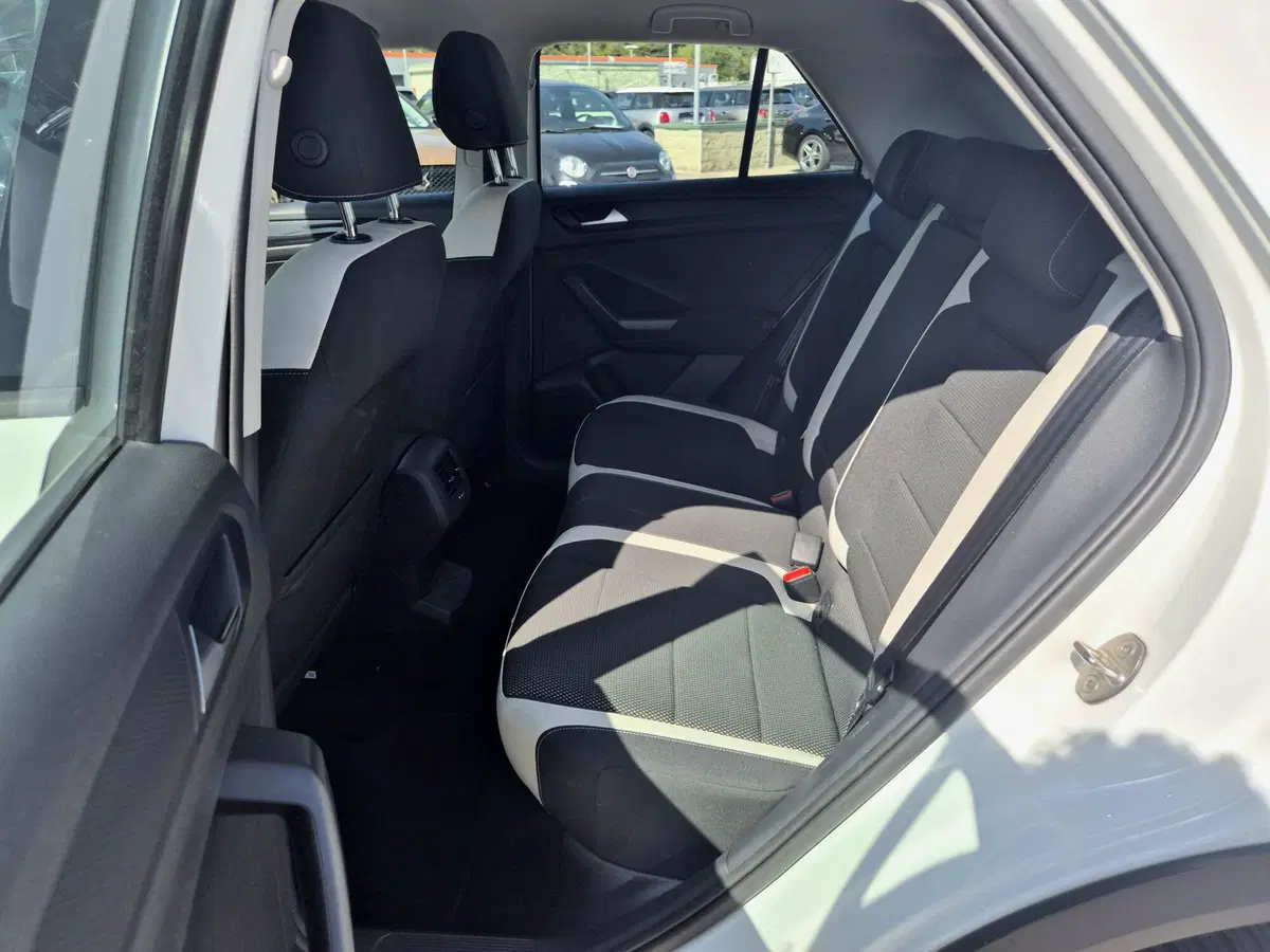 Volkswagen T-Roc usata  (7)