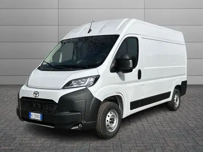 Toyota Proace Max Furgone Max 33 2.2d 120cv L2H2 Business nuova a Milano