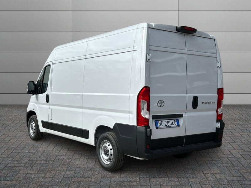 Toyota Proace Max Furgone nuova a Milano (4)