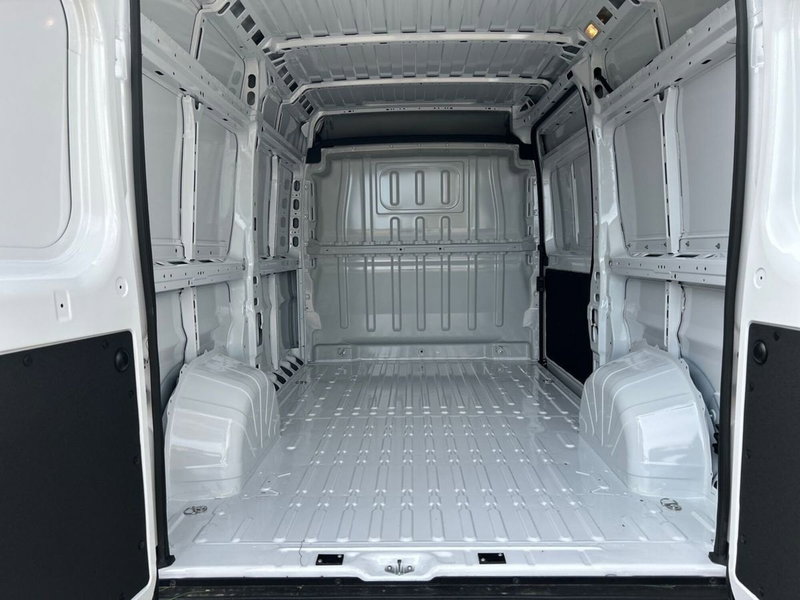 Toyota Proace Max Furgone nuova a Milano (5)