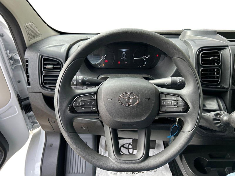 Toyota Proace Max Furgone nuova a Milano (7)