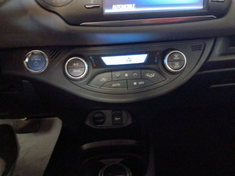 Toyota Yaris usata a Milano (15)