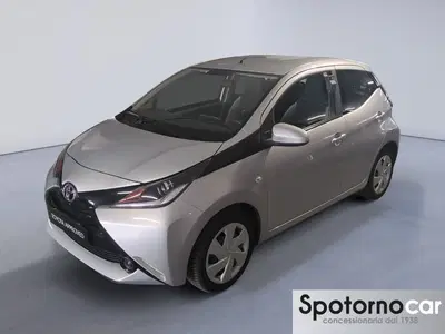 Toyota Aygo 1.0 VVT-i 69 CV 5 porte x-play TSS del 2018 usata a Milano