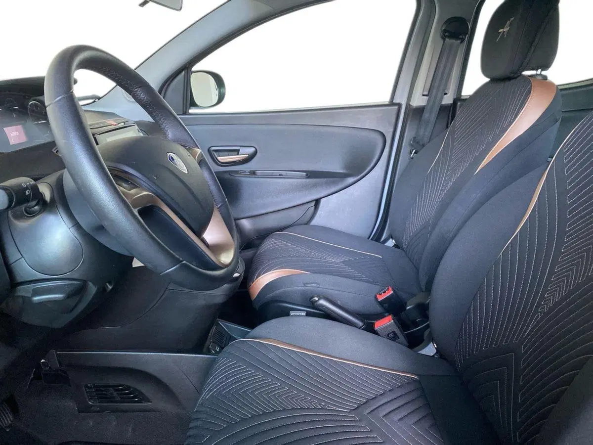 Lancia Ypsilon usata a Bergamo (10)
