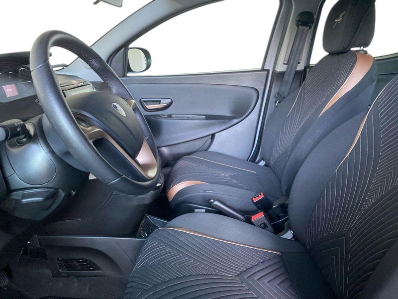 Lancia Ypsilon usata a Bergamo (10)