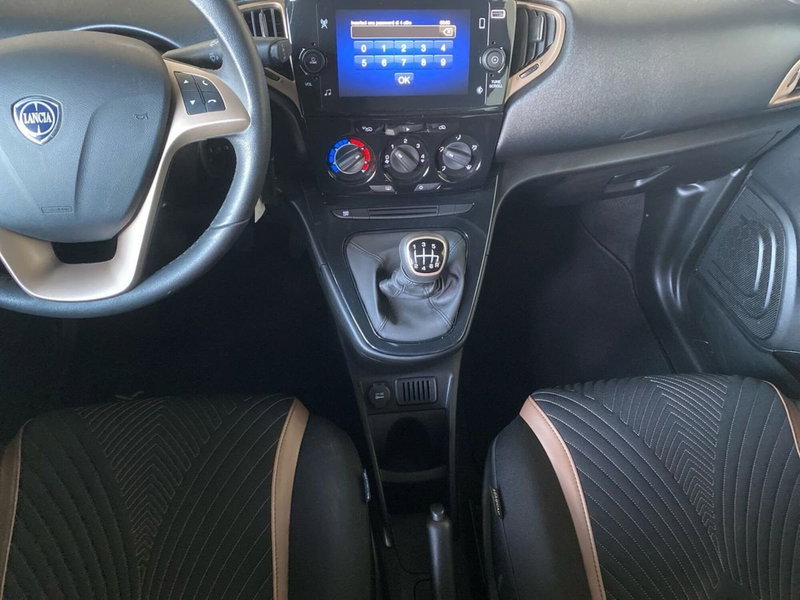 Lancia Ypsilon usata a Bergamo (14)