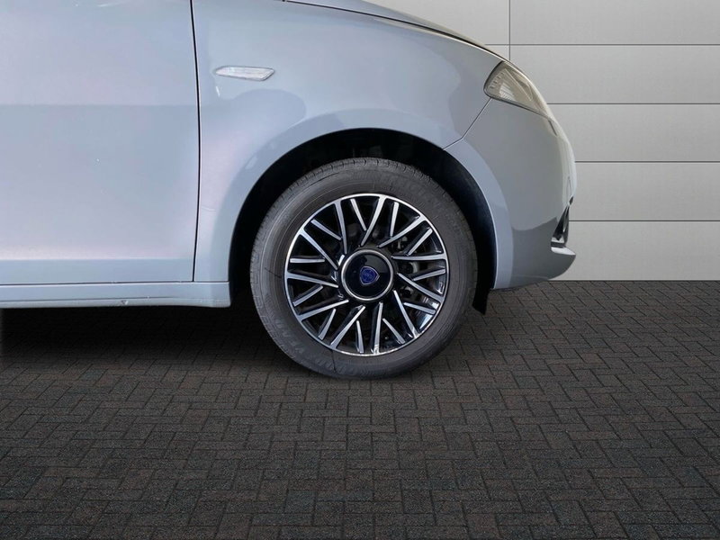 Lancia Ypsilon usata a Bergamo (17)