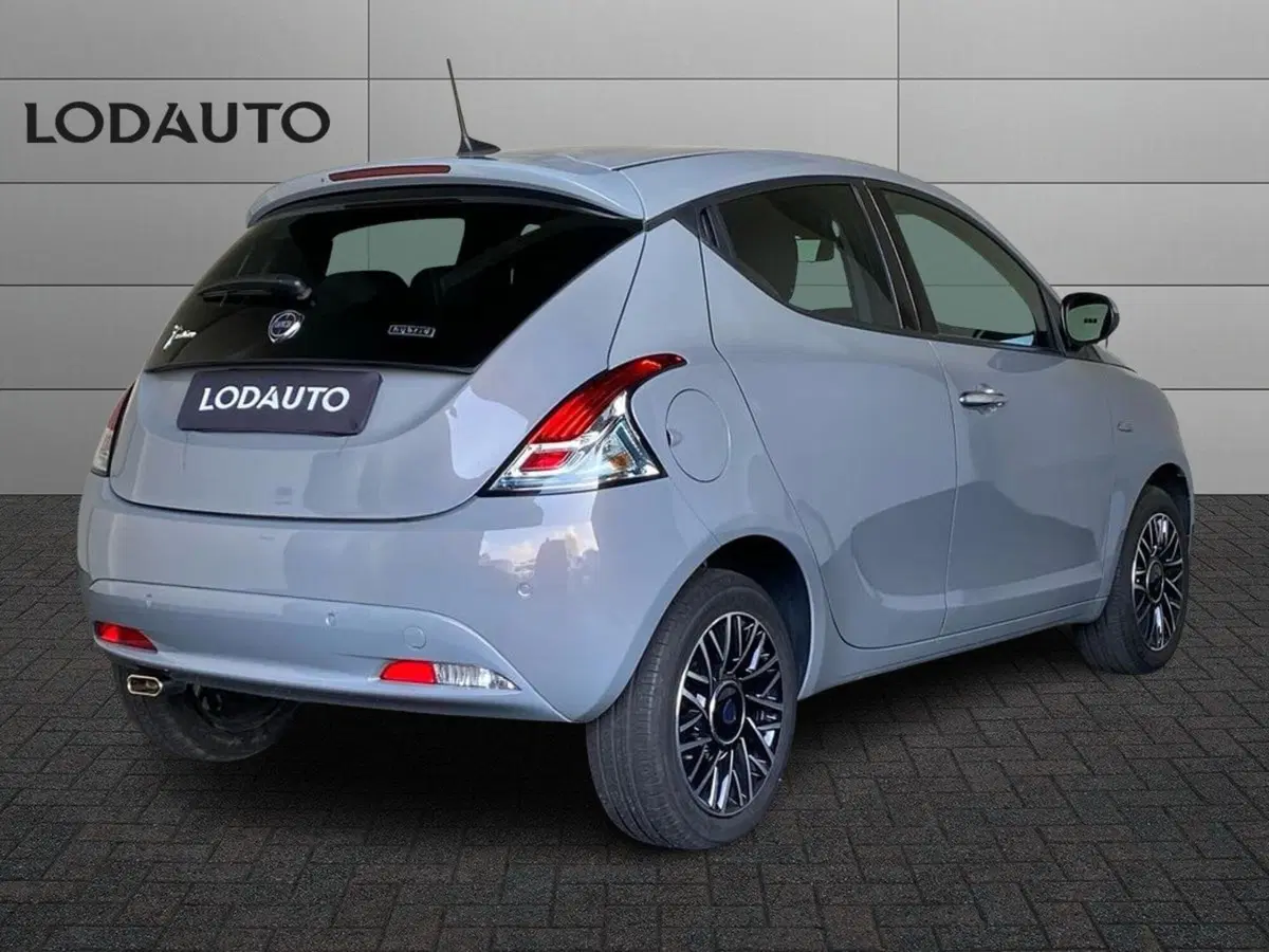 Lancia Ypsilon usata a Bergamo (2)