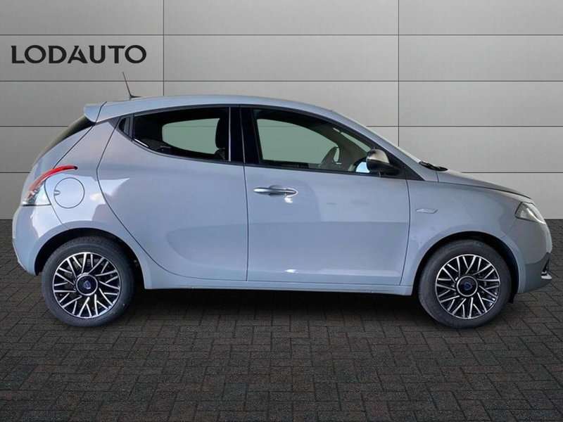 Lancia Ypsilon usata a Bergamo (5)