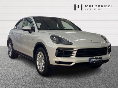 Porsche Cayenne 3.0 V6 E-Hybrid del 2022 usata a Bari