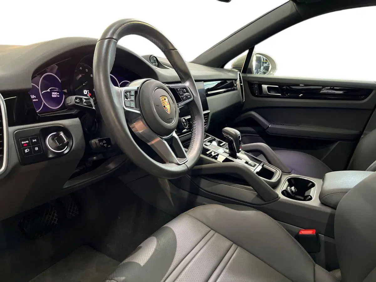 Porsche Cayenne usata a Bari (10)