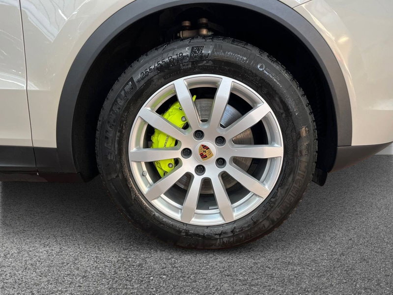 Porsche Cayenne usata a Bari (6)