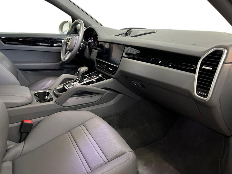 Porsche Cayenne usata a Bari (9)