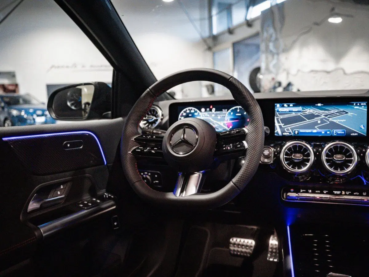 Mercedes-Benz Classe B nuova a Ancona (18)