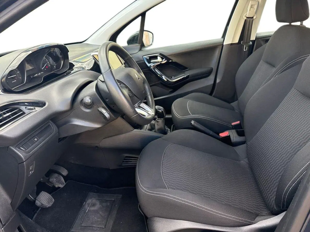 Peugeot 208 usata a Firenze (9)