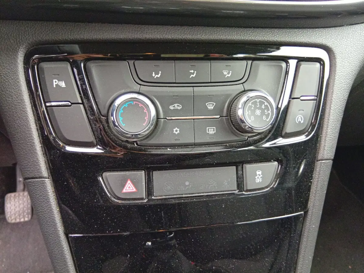 Opel Mokka nuova a Catania (16)