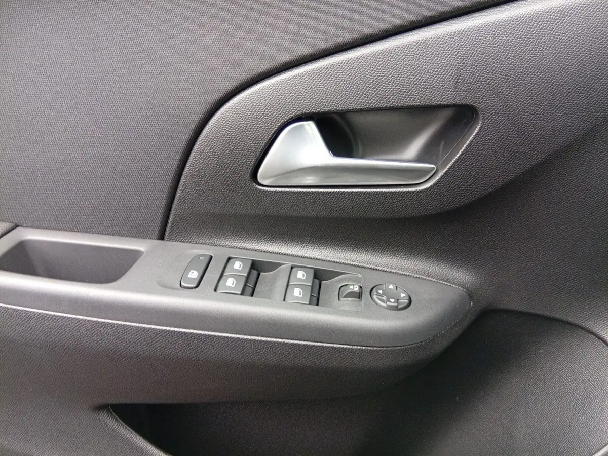 Opel Corsa nuova a Catania (14)
