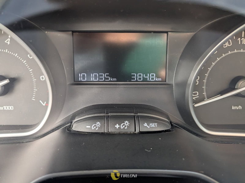 Peugeot 208 usata a Milano (5)
